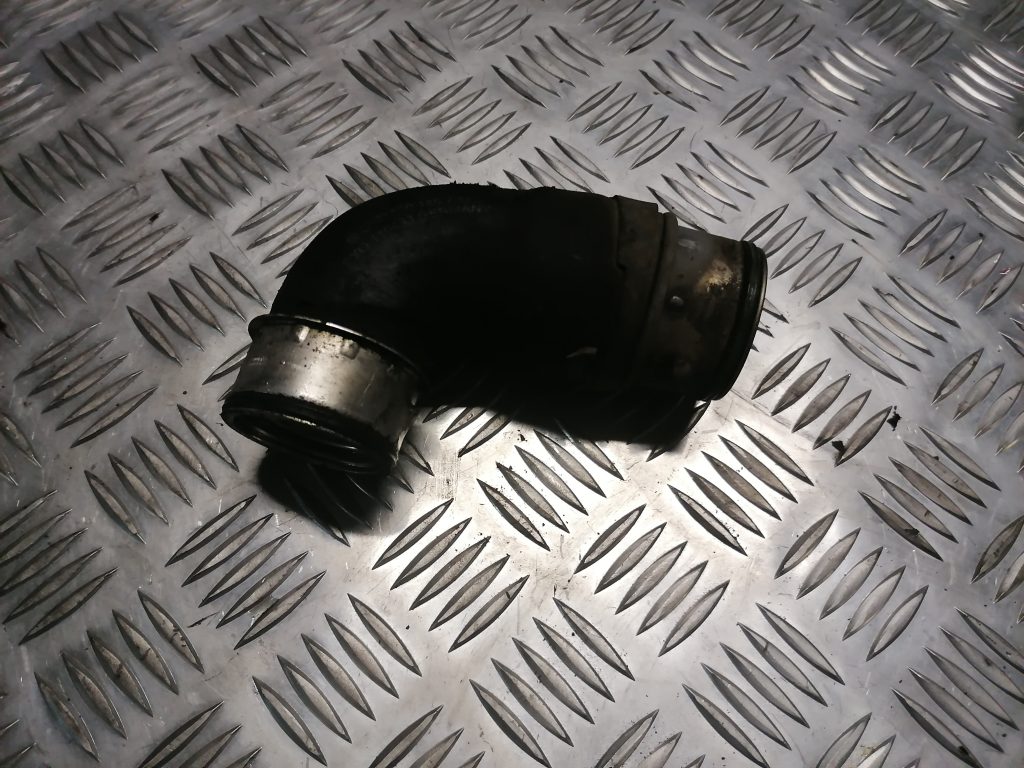 Interkulera caurule priekš VW TOURAN 2005 1 Interkulera caurule priekš VW TOURAN 2005