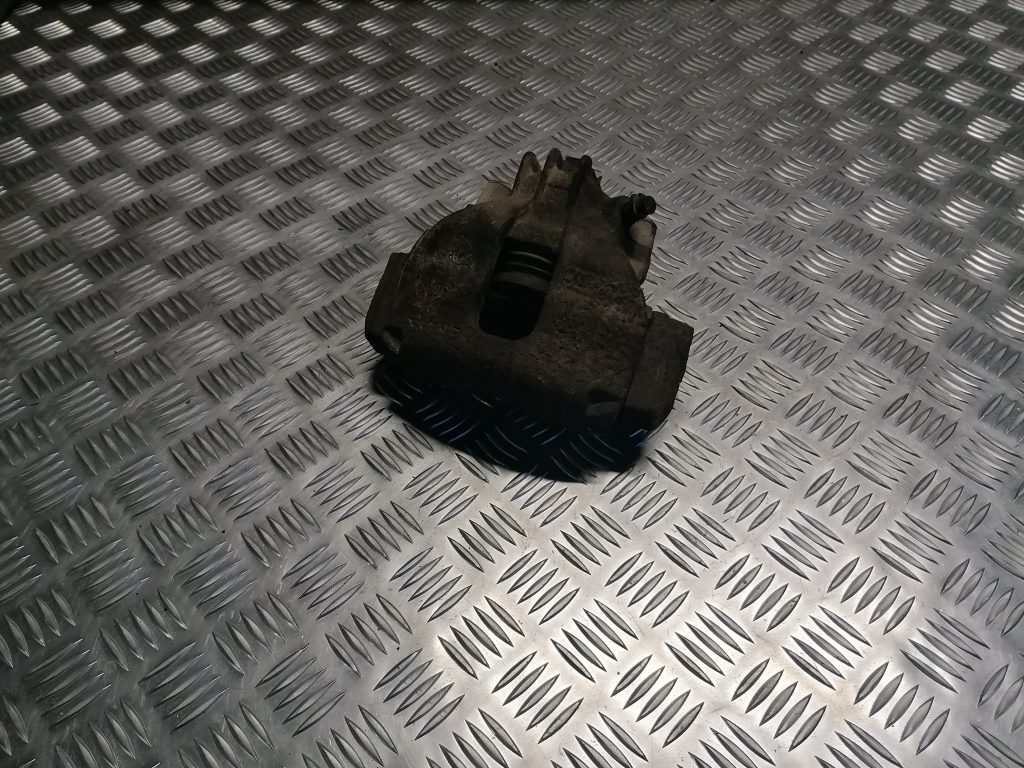 Priekšējais kreisais suports priekš VOLVO V70 2007 1 Priekšējais kreisais suports priekš VOLVO V70 2007