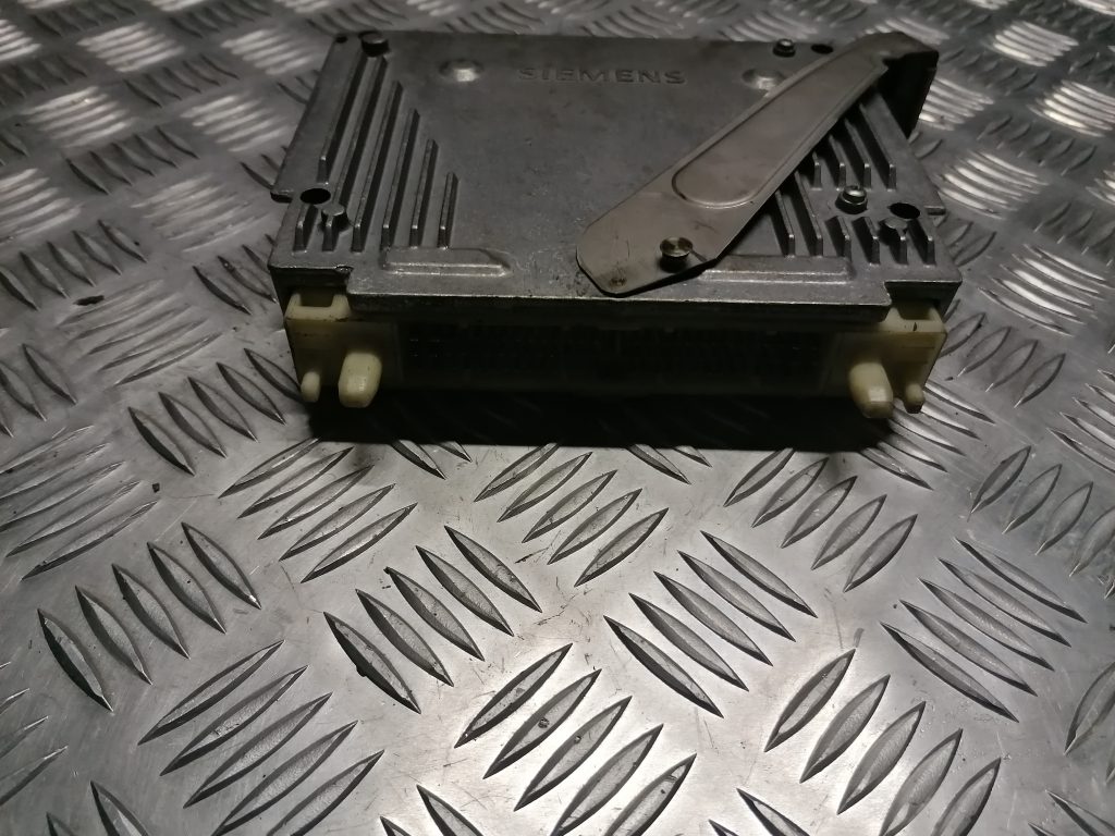 Dzinēja vadības bloks priekš VOLVO 850 1995 2 Dzinēja vadības bloks priekš VOLVO 850 1995