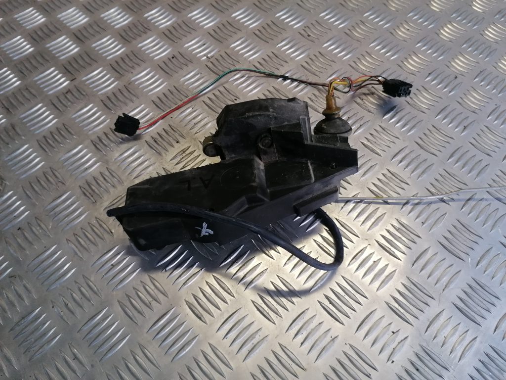 Aizmugurējo kreiso durvju slēdzene priekš VOLVO 850 1995