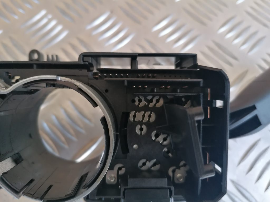 Stūres statnes slēdzis priekš VW POLO 2011 4 Stūres statnes slēdzis priekš VW POLO 2011