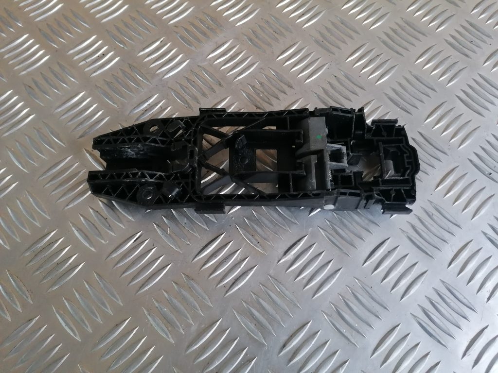 Durvju roktura iekšējais stiprinājums priekš VW POLO 2011