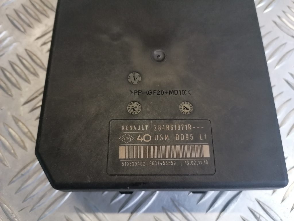 Drošinātāju relejas kaste priekš RENAULT MEGANE 2011 3 Drošinātāju relejas kaste priekš RENAULT MEGANE 2011