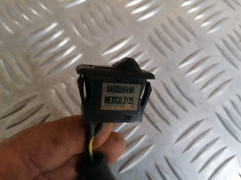 Spoguļa regulēšanas poga priekš CHRYSLER GRAND VOYAGER 2004 2 Spoguļa regulēšanas poga priekš CHRYSLER GRAND VOYAGER 2004