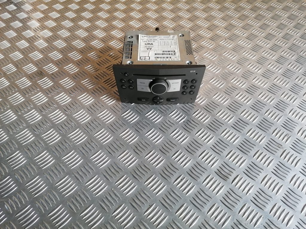 CD/DVD/Navigācijas bloks priekš OPEL ASTRA H 2006 1 CD/DVD/Navigācijas bloks priekš OPEL ASTRA H 2006