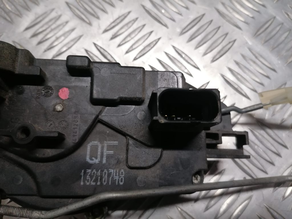 Priekšējo kreiso durvju slēdzene priekš OPEL ASTRA H 2006 3 Priekšējo kreiso durvju slēdzene priekš OPEL ASTRA H 2006