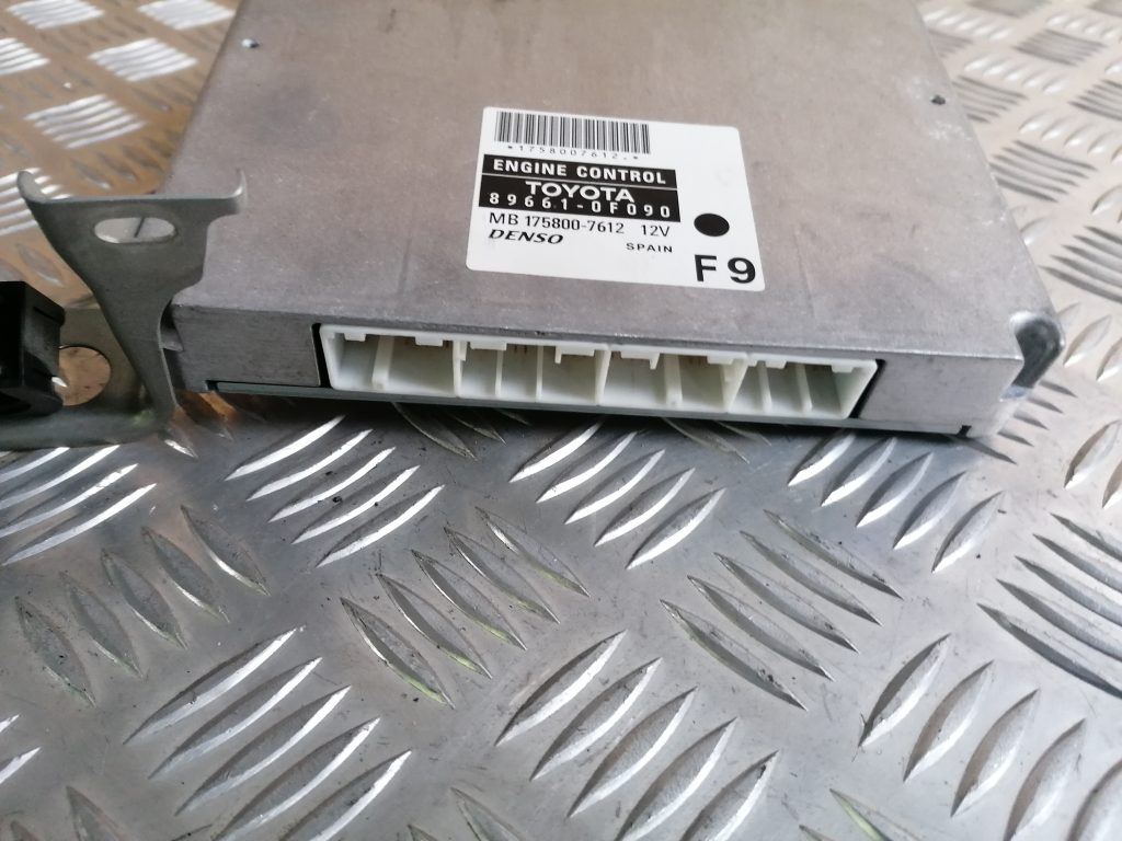 Dzinēja vadības bloks priekš TOYOTA COROLLA VERSO 2005 3 Dzinēja vadības bloks priekš TOYOTA COROLLA VERSO 2005