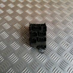 Drošinātāju bloks priekš TOYOTA COROLLA VERSO 2005