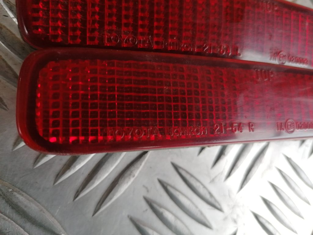 Aizmugurējais atstarotājs priekš TOYOTA COROLLA VERSO 2005 3 Aizmugurējais atstarotājs priekš TOYOTA COROLLA VERSO 2005