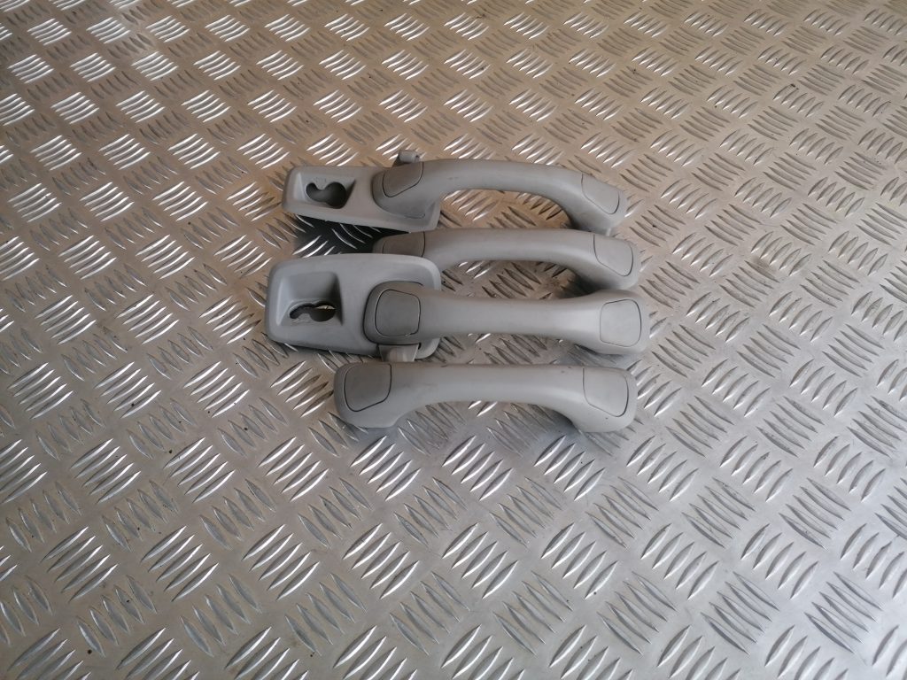 Salona rokturis griestos priekš VOLVO V70 2004 1 Salona rokturis griestos priekš VOLVO V70 2004