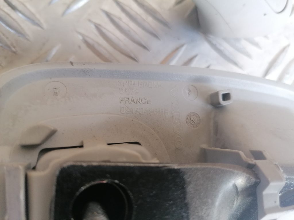 Salona rokturis griestos priekš VOLVO V70 2004 3 Salona rokturis griestos priekš VOLVO V70 2004