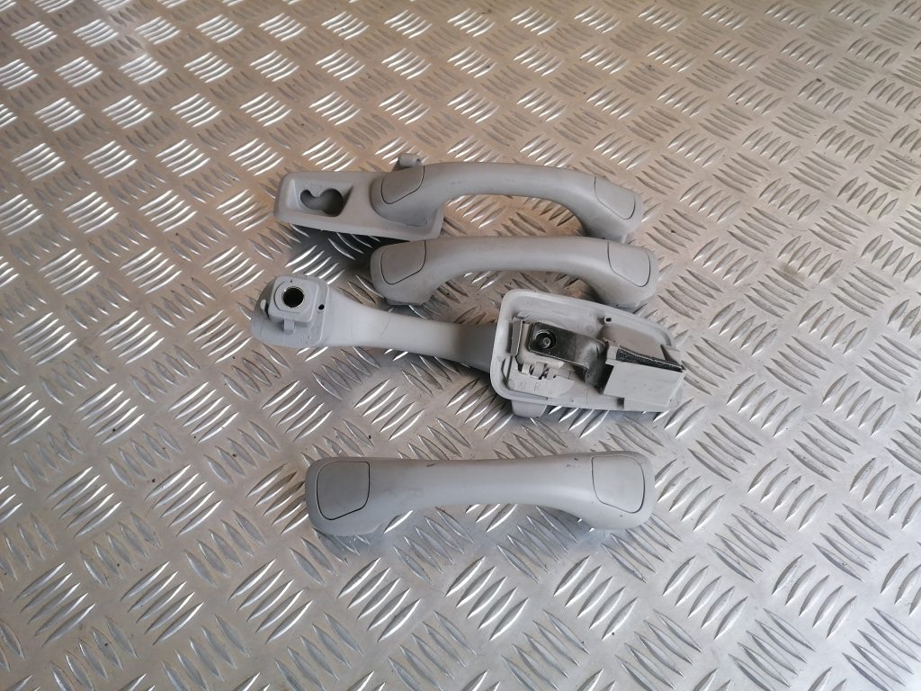 Salona rokturis griestos priekš VOLVO V70 2004 2 Salona rokturis griestos priekš VOLVO V70 2004