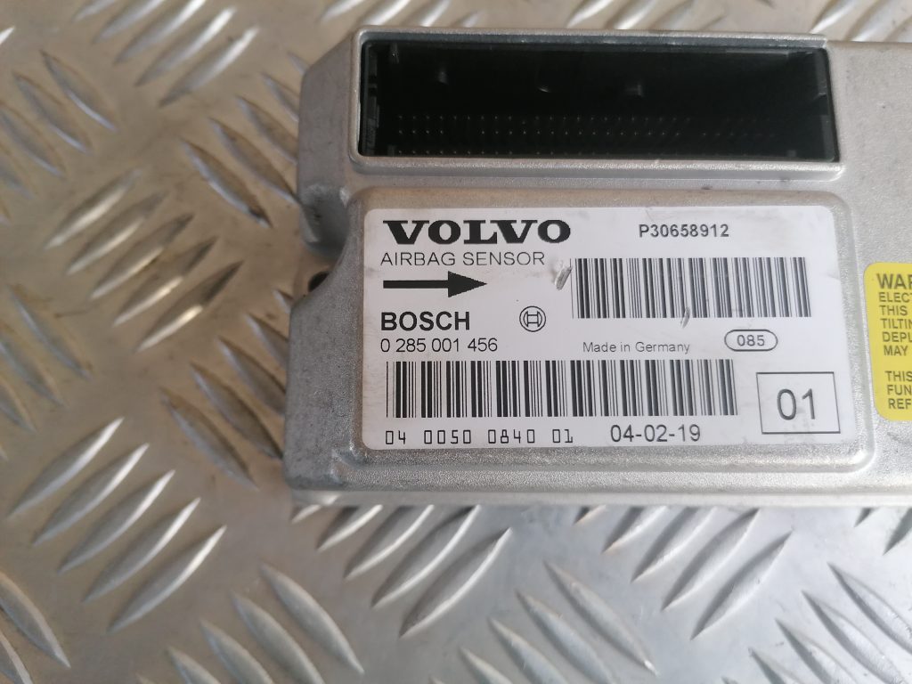Drošības spilvena vadības bloks priekš VOLVO V70 2004 2 Drošības spilvena vadības bloks priekš VOLVO V70 2004