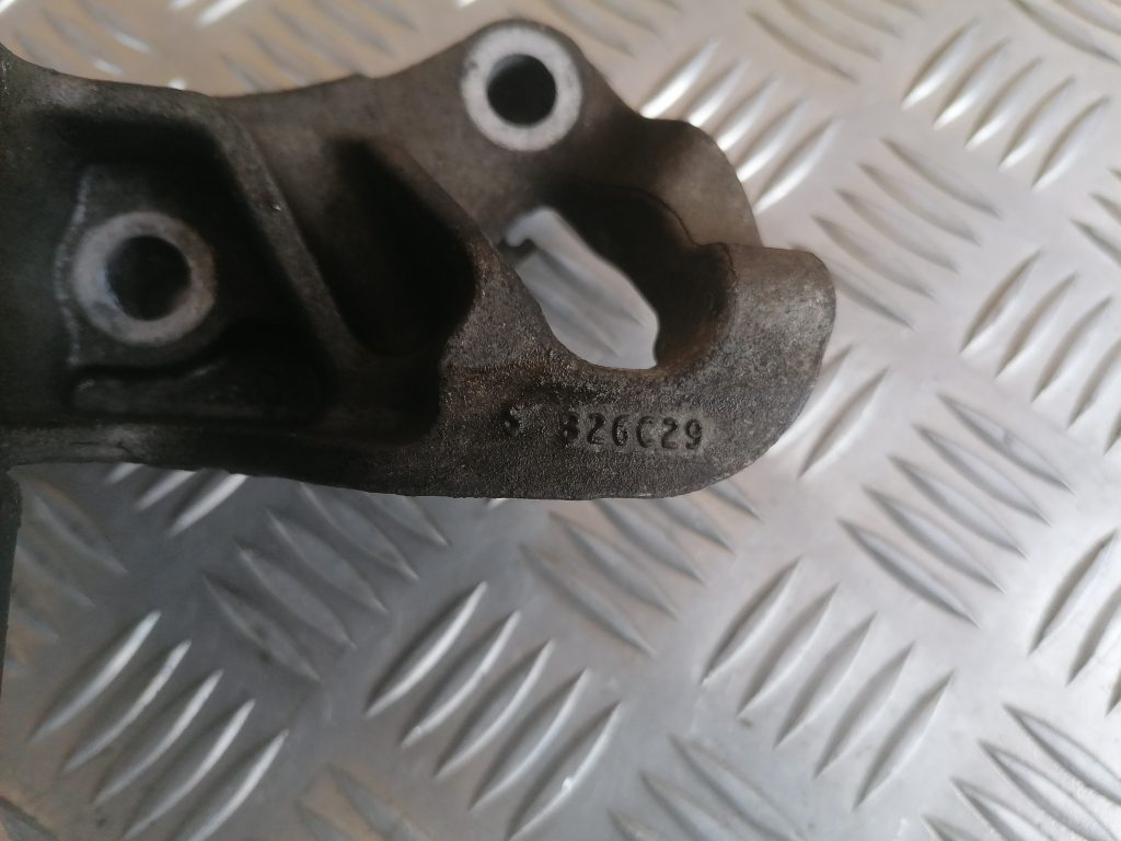 Dzinēja kronšteins priekš FORD C-MAX 2011 4 Dzinēja kronšteins priekš FORD C-MAX 2011