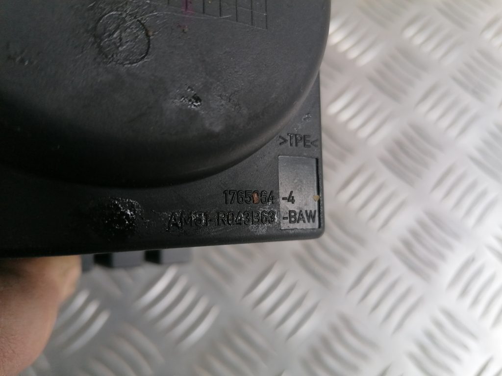 Centrālās konsoles nodalījums priekš FORD C-MAX 2011 3 Centrālās konsoles nodalījums priekš FORD C-MAX 2011