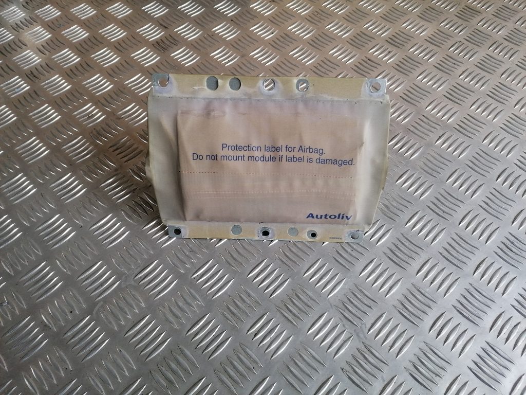 Mērinstrumentu paneļa drošības spilvens priekš SAAB 9-3 2002 1 Mērinstrumentu paneļa drošības spilvens priekš SAAB 9-3 2002