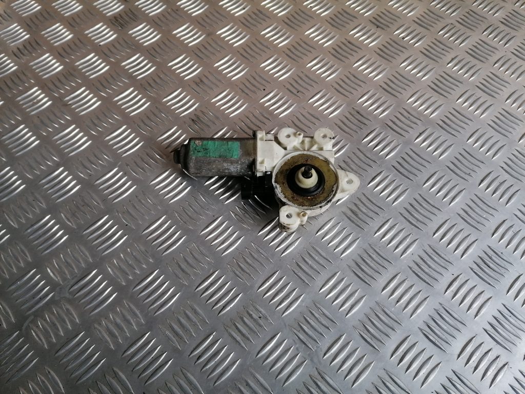 Elektrisko stiklu motors priekš SAAB 9-3 2002 1 Elektrisko stiklu motors priekš SAAB 9-3 2002