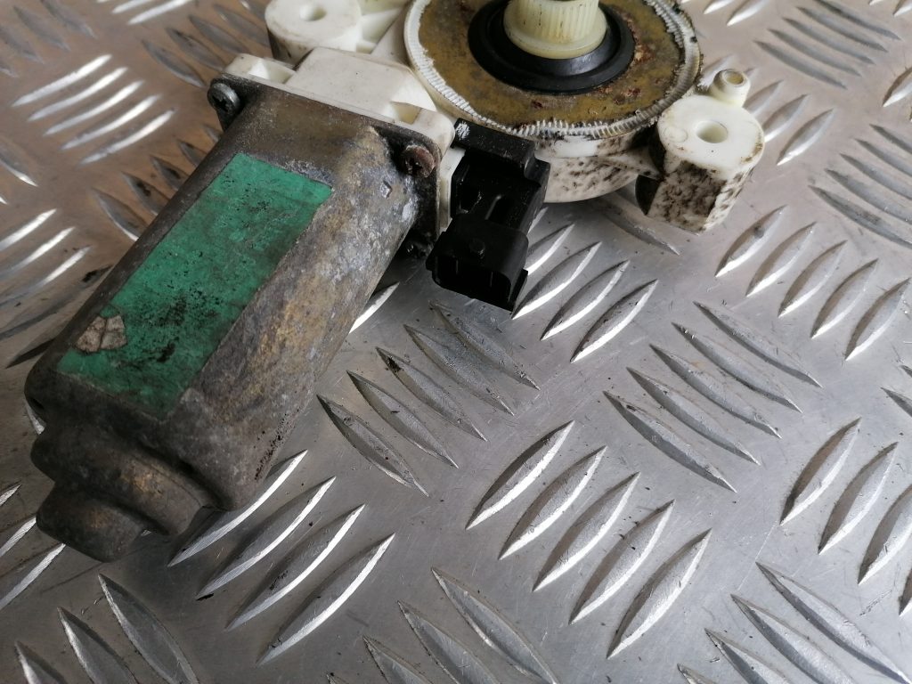 Elektrisko stiklu motors priekš SAAB 9-3 2002 2 Elektrisko stiklu motors priekš SAAB 9-3 2002