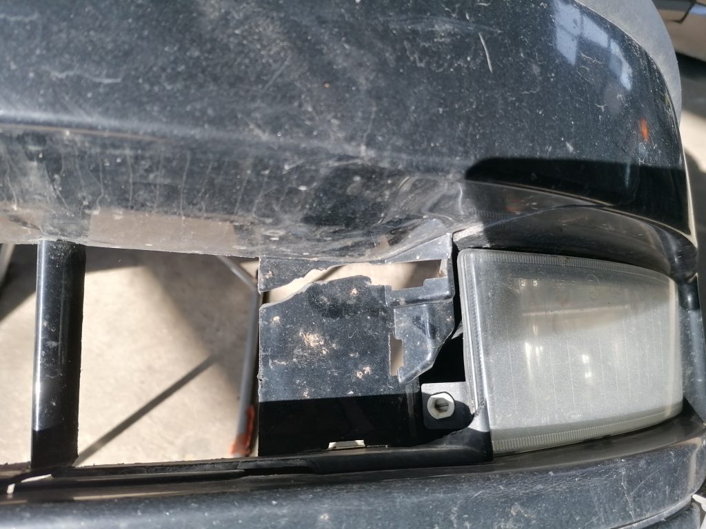 Priekšējais buferis priekš SAAB 9-3 2002 4 Priekšējais buferis priekš SAAB 9-3 2002