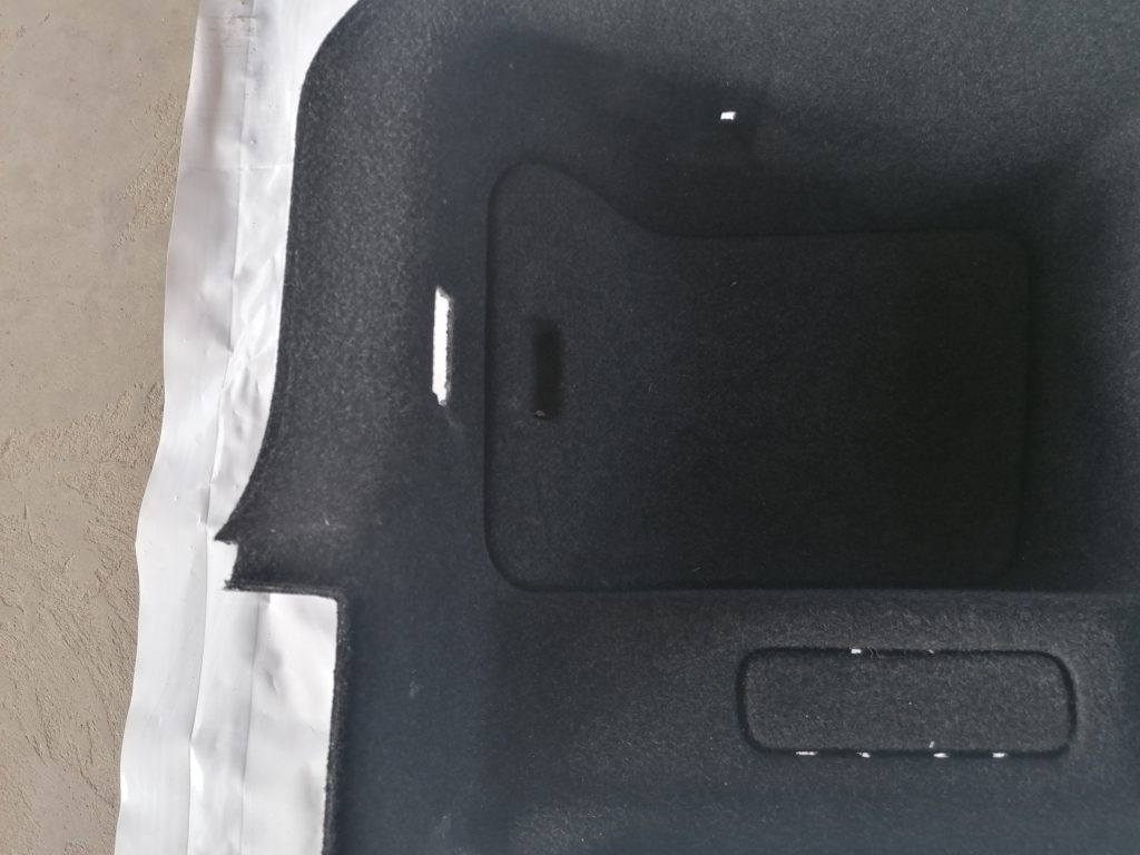 Bagāžnieka nodalījuma sānu apdare priekš VOLVO S80 2007 GREY