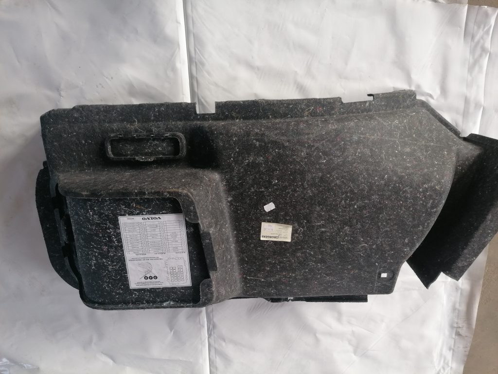 Bagāžnieka nodalījuma sānu apdare priekš VOLVO S80 2007 GREY