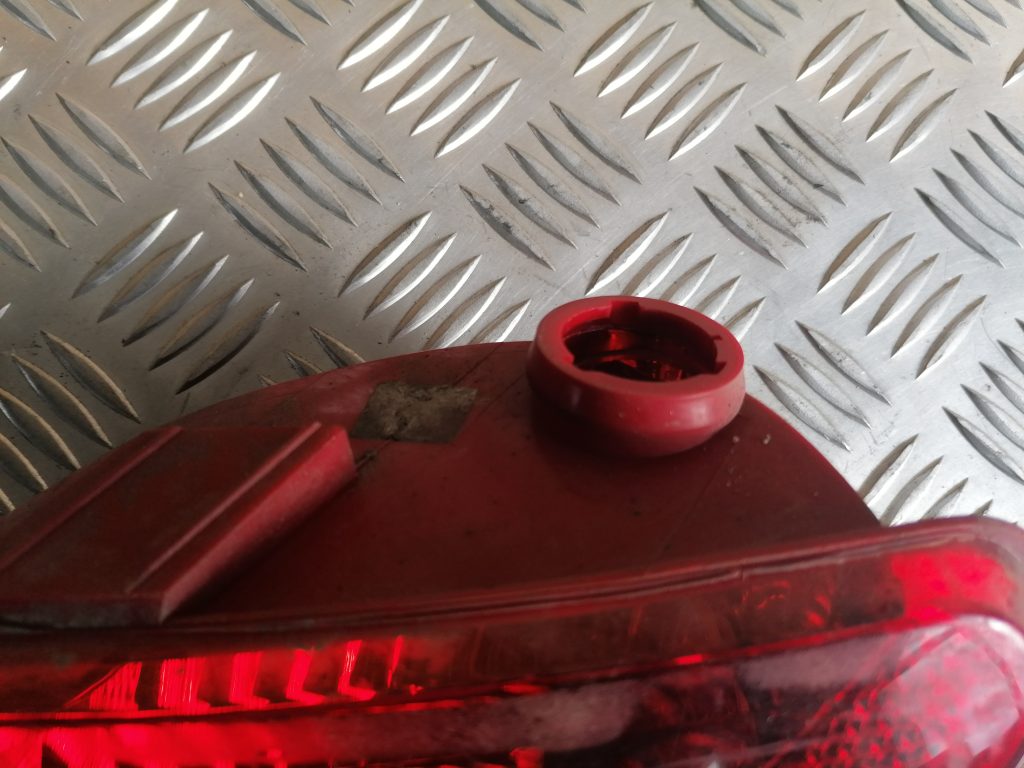 Miglas lukturis aizmugurē kreisā pusē priekš CITROEN C4 2006 2 Miglas lukturis aizmugurē kreisā pusē priekš CITROEN C4 2006