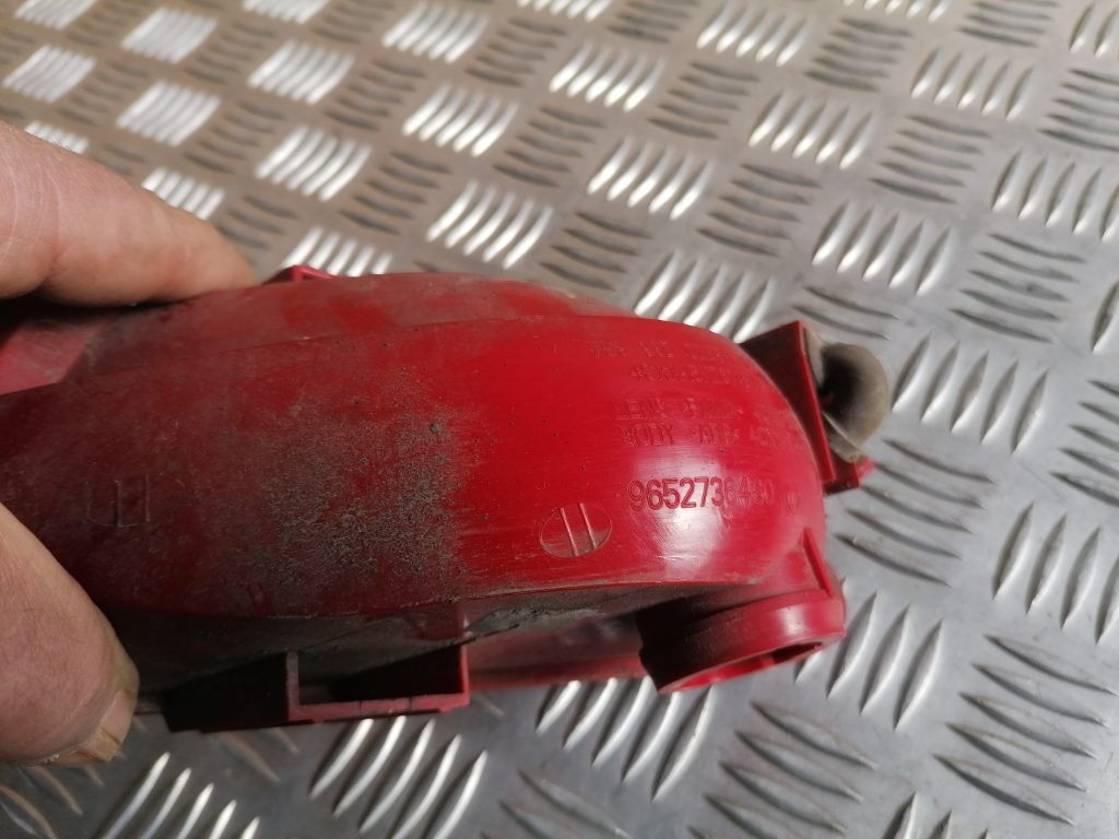 Miglas lukturis aizmugurē kreisā pusē priekš CITROEN C4 2006 4 Miglas lukturis aizmugurē kreisā pusē priekš CITROEN C4 2006