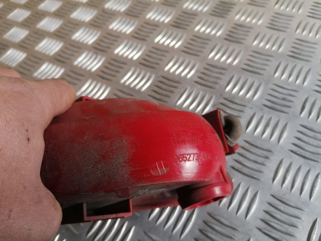 Miglas lukturis aizmugurē kreisā pusē priekš CITROEN C4 2006 3 Miglas lukturis aizmugurē kreisā pusē priekš CITROEN C4 2006