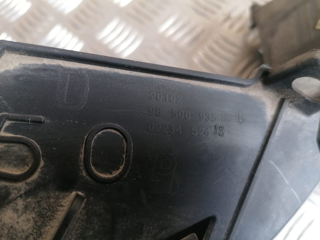 Aizmugurēja bufera kronšteins priekš CITROEN C4 2006