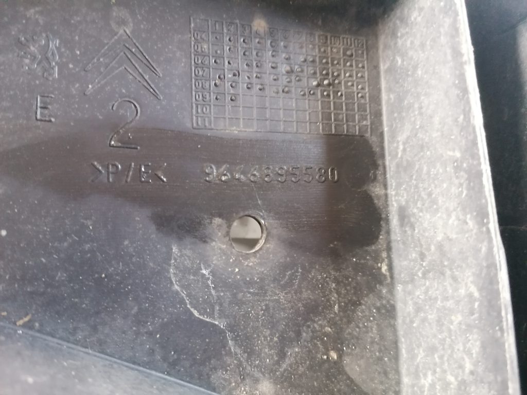 Priekšēja bufera kronšteins priekš CITROEN C4 2006 2 Priekšēja bufera kronšteins priekš CITROEN C4 2006