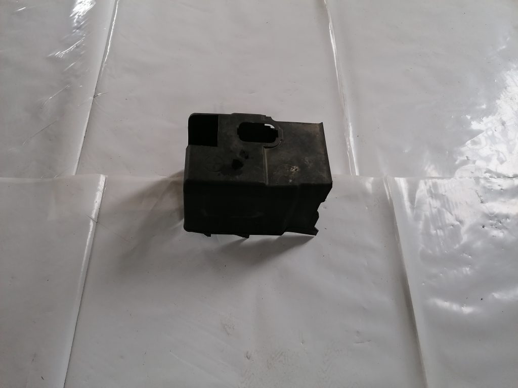 Akumulatora vāks priekš CITROEN C4 2006