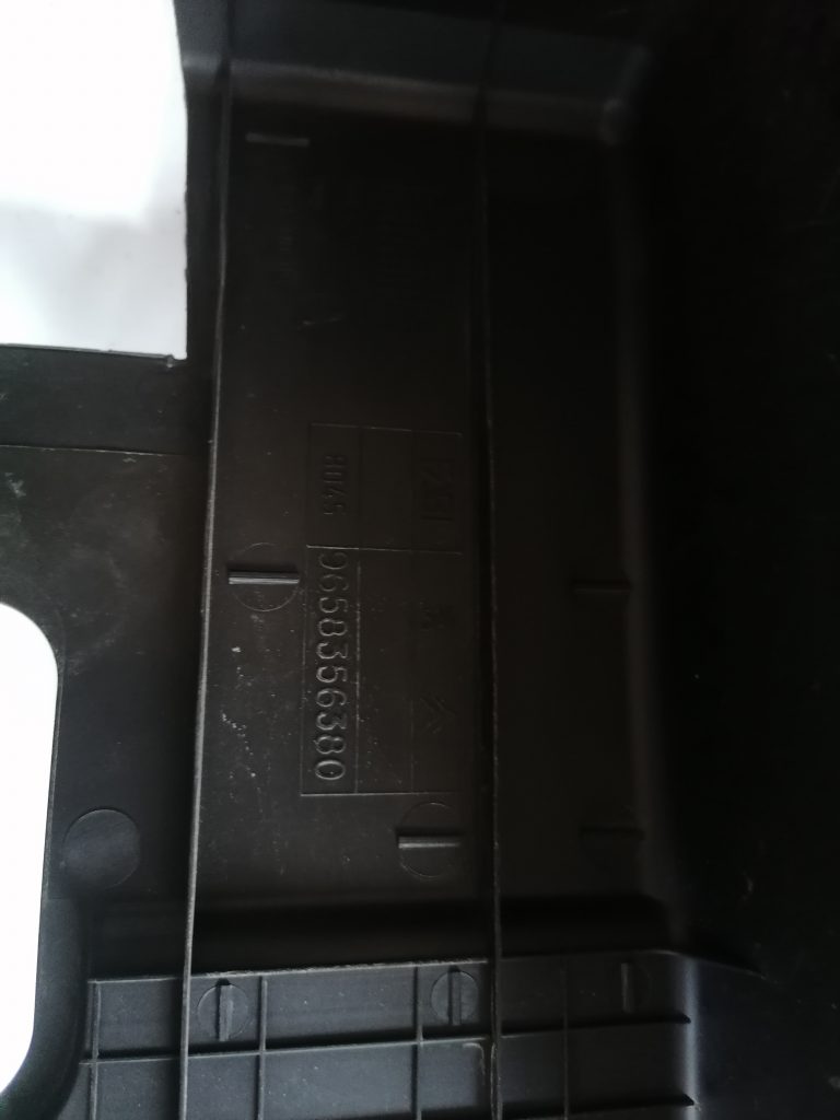 Akumulatora vāks priekš CITROEN C4 2006