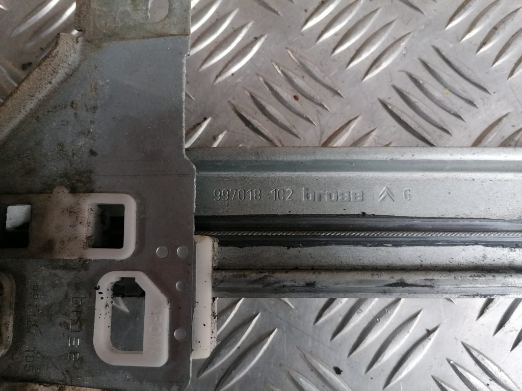 Stikla pacelšanas mehānisms priekšējais labais priekš CITROEN C4 2006 2 Stikla pacelšanas mehānisms priekšējais labais priekš CITROEN C4 2006