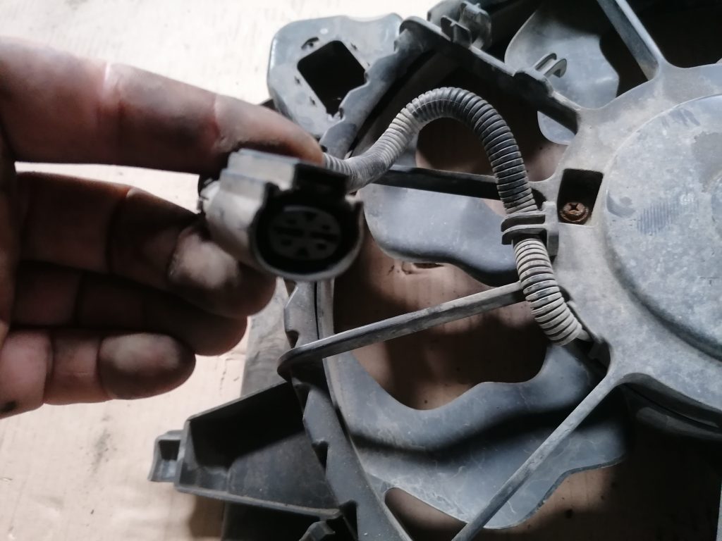 Dzesēšanas radiatora ventilators priekš HYUNDAI I30 2012 2 Dzesēšanas radiatora ventilators priekš HYUNDAI I30 2012