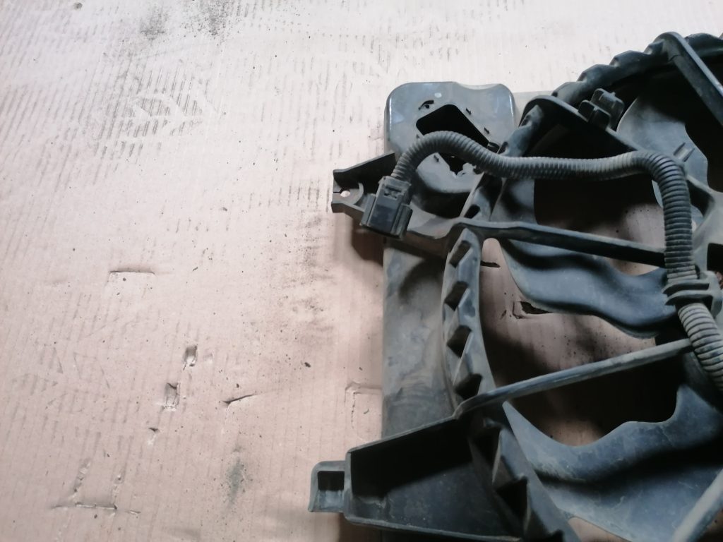 Dzesēšanas radiatora ventilators priekš HYUNDAI I30 2012 4 Dzesēšanas radiatora ventilators priekš HYUNDAI I30 2012