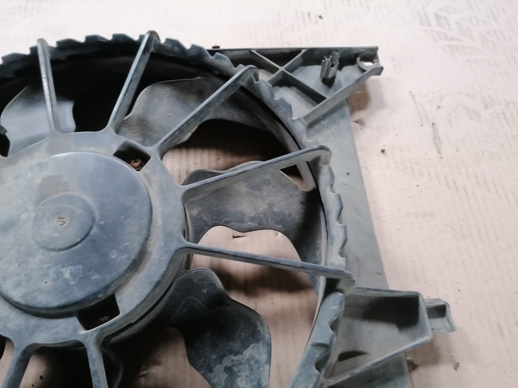 Dzesēšanas radiatora ventilators priekš HYUNDAI I30 2012 3 Dzesēšanas radiatora ventilators priekš HYUNDAI I30 2012