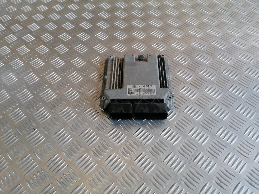 Dzinēja vadības bloks priekš VW GOLF 5 2006 1 Dzinēja vadības bloks priekš VW GOLF 5 2006