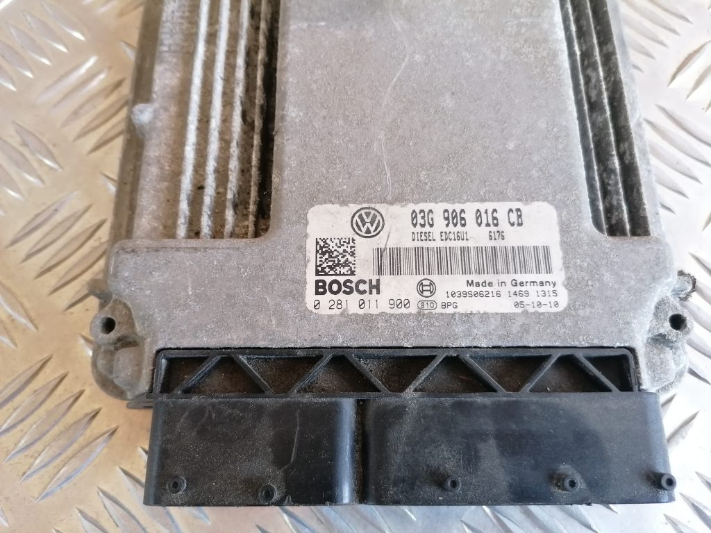 Dzinēja vadības bloks priekš VW GOLF 5 2006 4 Dzinēja vadības bloks priekš VW GOLF 5 2006