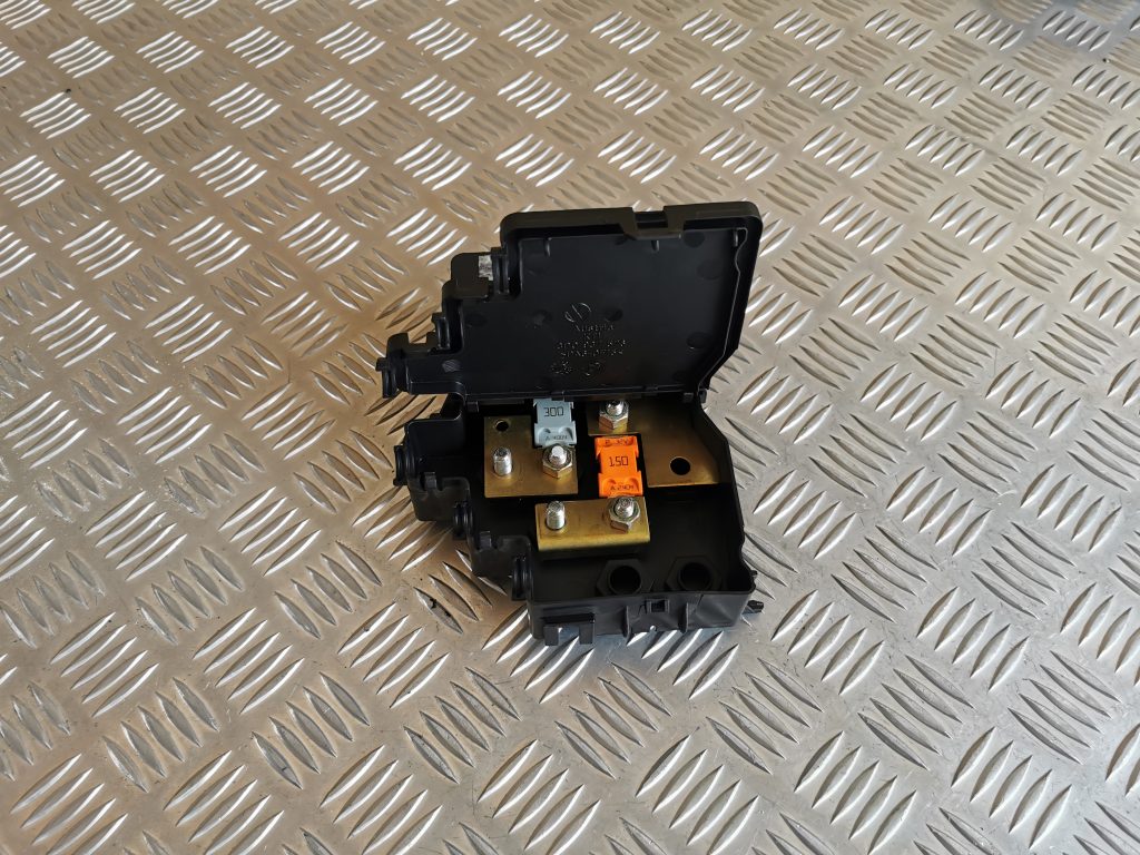 Drošinātāju relejas kaste priekš VW PHAETON 2005 5 Drošinātāju relejas kaste priekš VW PHAETON 2005