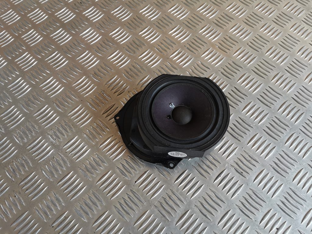 Durvju skaļrunis, apakšā priekš VW PHAETON 2005 1 Durvju skaļrunis, apakšā priekš VW PHAETON 2005