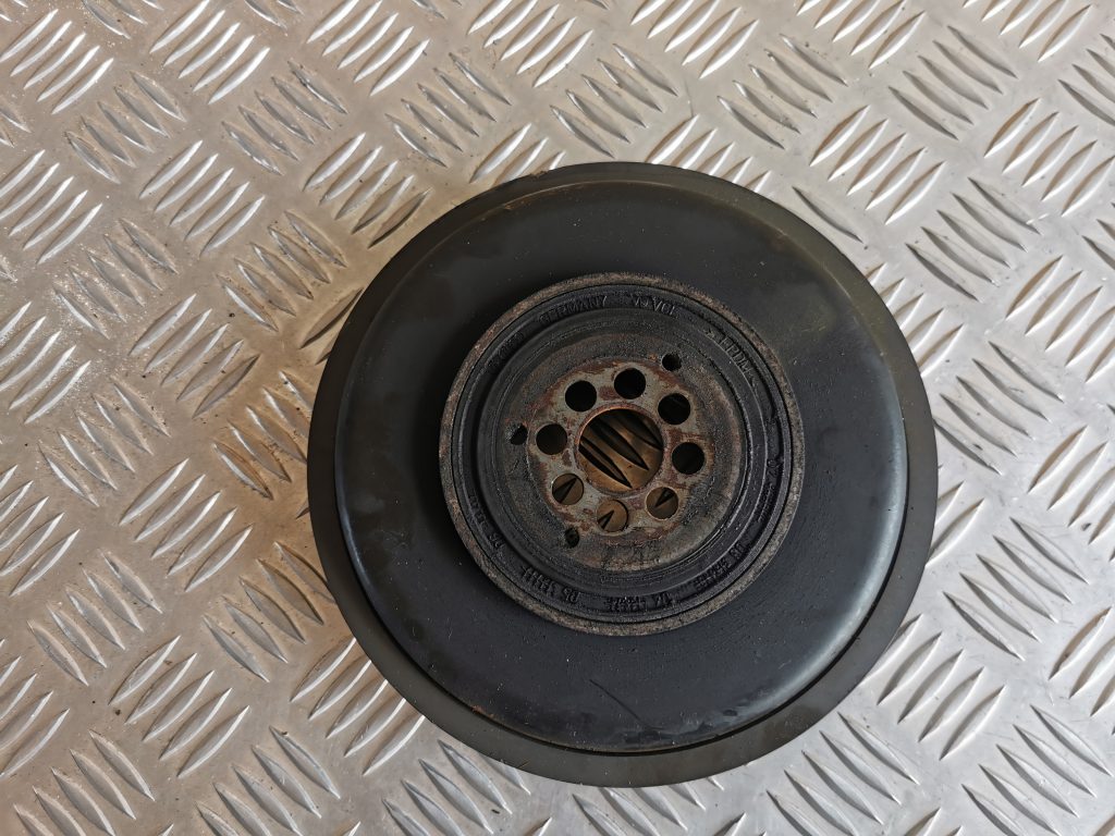 Skriemelis priekš VW PHAETON 2005 4 Skriemelis priekš VW PHAETON 2005