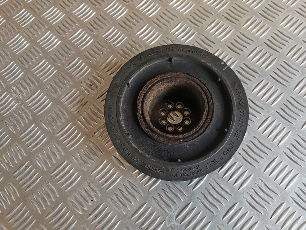 Skriemelis priekš VW PHAETON 2005 3 Skriemelis priekš VW PHAETON 2005