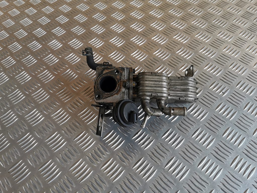 EGR vārsta dzesētājs priekš VW PHAETON 2005 1 EGR vārsta dzesētājs priekš VW PHAETON 2005