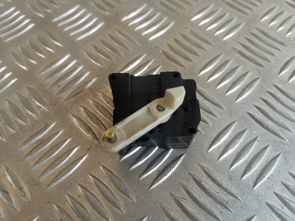 Apsildes sistēmas aktuators priekš VW PHAETON 2005