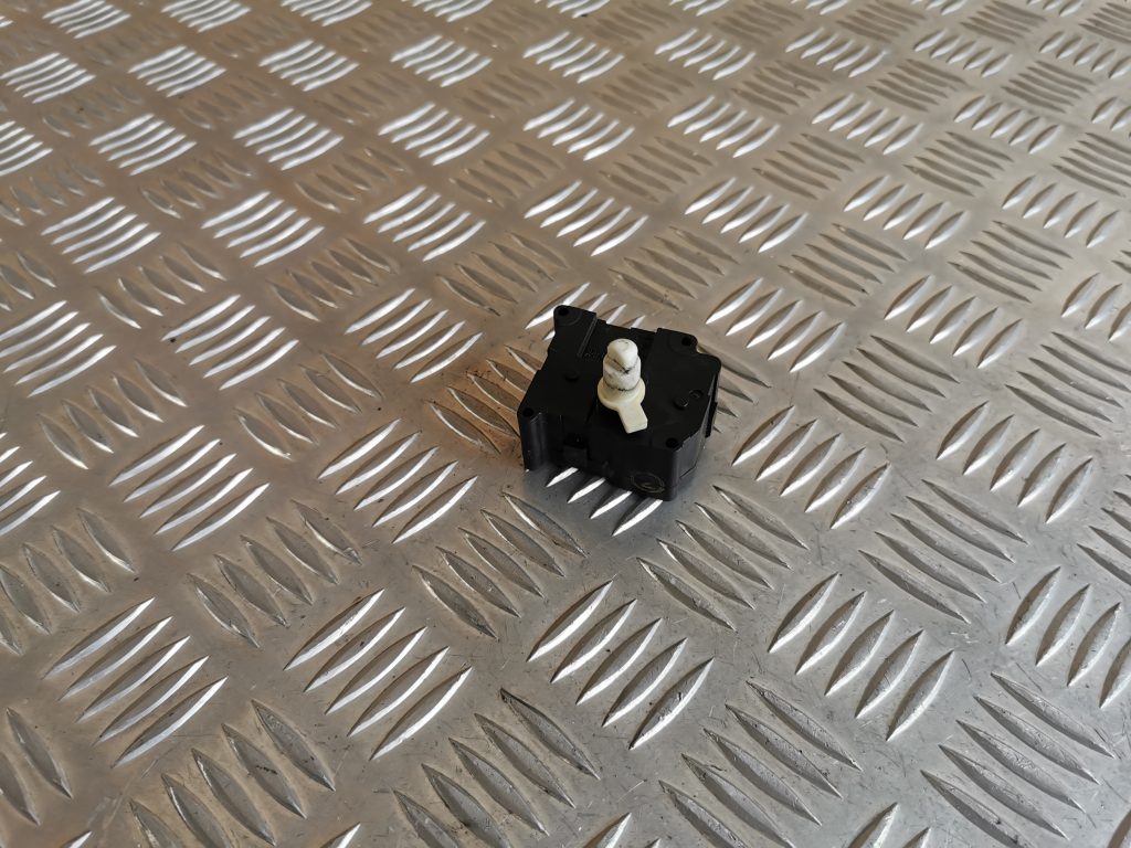 Apsildes sistēmas aktuators priekš VW PHAETON 2005