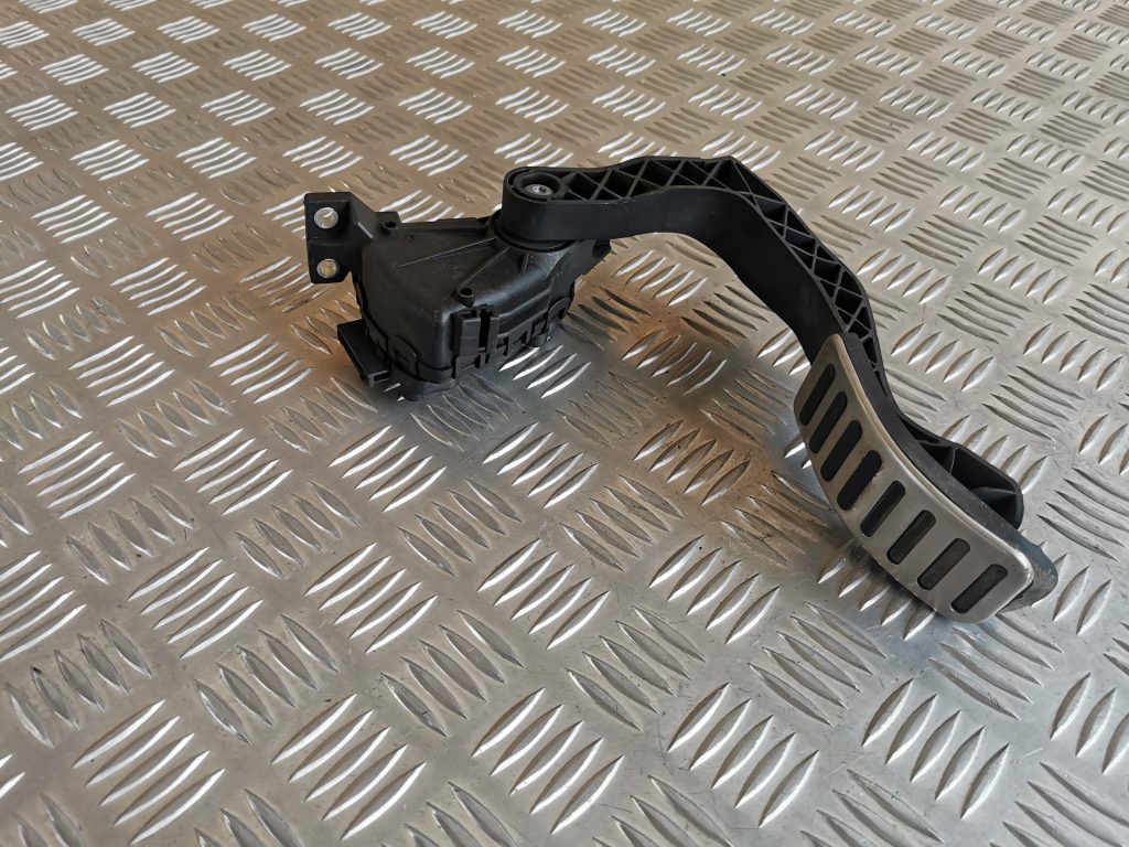 Gāzes pedālis priekš VW PHAETON 2005 2 Gāzes pedālis priekš VW PHAETON 2005