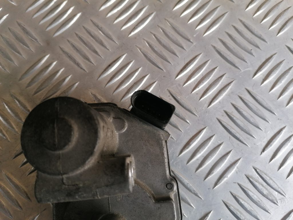 Ieplūdes kolektora garuma mērīšanas mehānisms priekš VW PHAETON 2005 3 Ieplūdes kolektora garuma mērīšanas mehānisms priekš VW PHAETON 2005