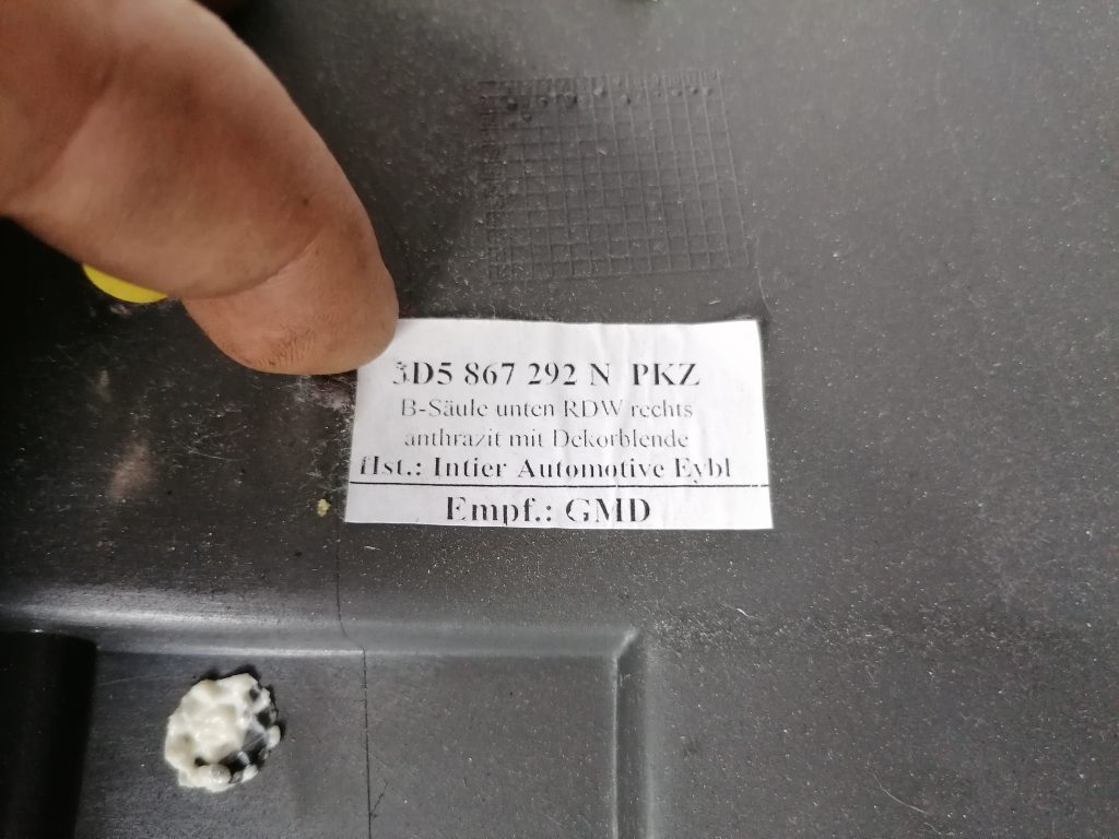 Vidējas salona statnes apdare priekš VW PHAETON 2005 3 Vidējas salona statnes apdare priekš VW PHAETON 2005