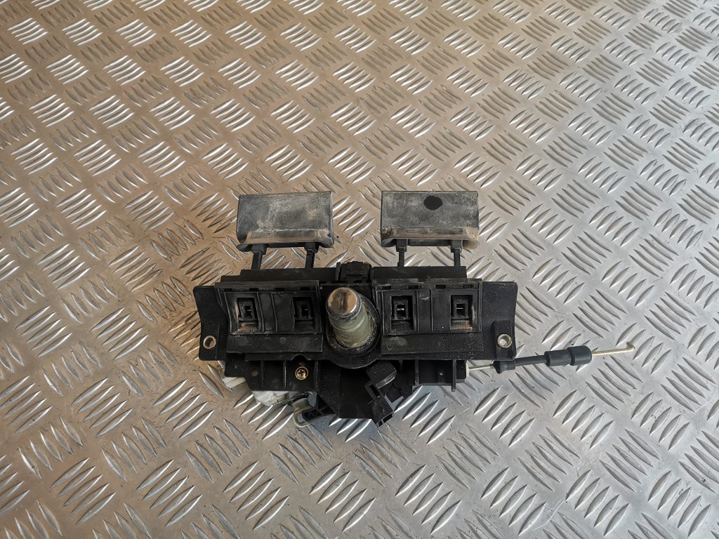 Bagāžnieka vāka slēdzene priekš AUDI A6 1998 2 Bagāžnieka vāka slēdzene priekš AUDI A6 1998