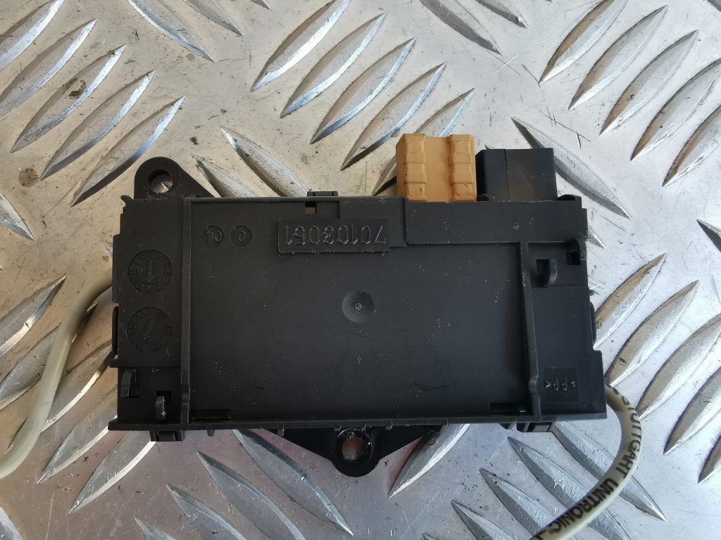 Signalizācijas vadības bloks priekš AUDI A6 1998 4 Signalizācijas vadības bloks priekš AUDI A6 1998